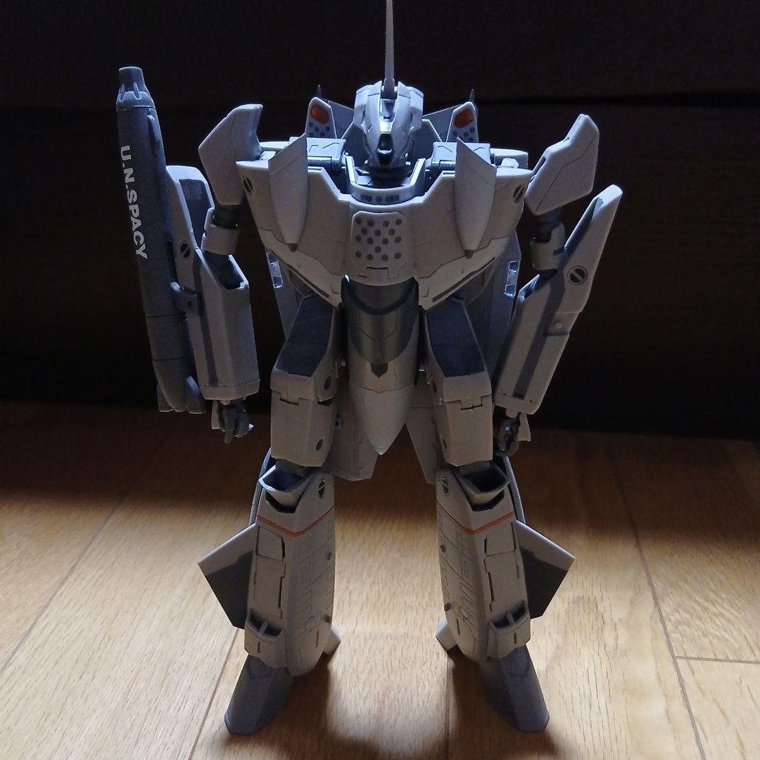 マクロス　バルキリー　U.N. SPACY 可動式ロボットフィギュア